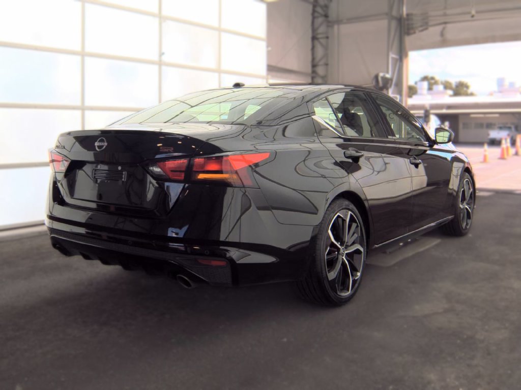 Used 2025 Nissan Altima 2.5 SR FWD image 4