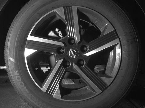 Used 2025 Nissan Sentra SV FWD image 15