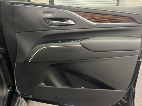 Certified 2024 Cadillac Escalade ESV Luxury image 11