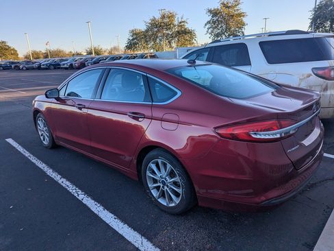 Used 2017 Ford Fusion SE w/ Fusion SE Technology Package image 6
