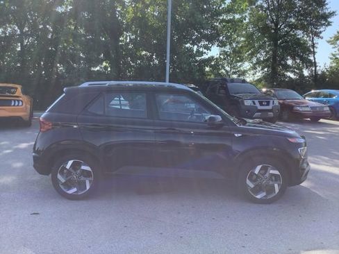 Used 2023 Hyundai Venue SEL w/ Cargo Package FWD image 4