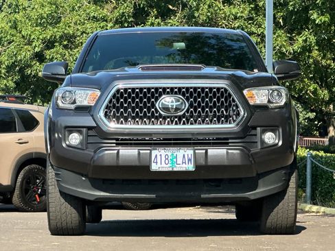Used 2019 Toyota Tacoma TRD Sport AWD/4WD image 10