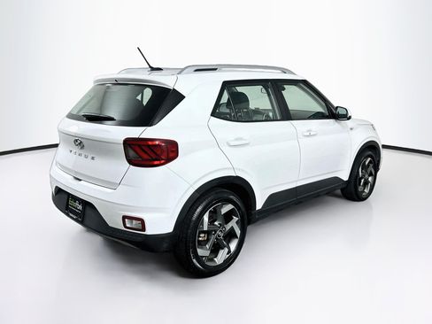 Used 2025 Hyundai Venue SEL FWD image 9