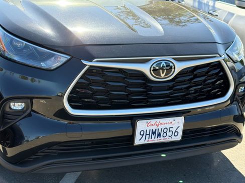Used 2022 Toyota Highlander XLE FWD image 8