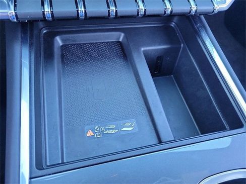 Used 2025 GMC Acadia Elevation image 15