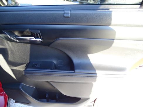 Used 2020 Toyota Highlander XLE image 44