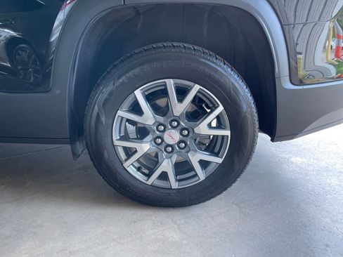 Used 2023 GMC Acadia SLT image 30