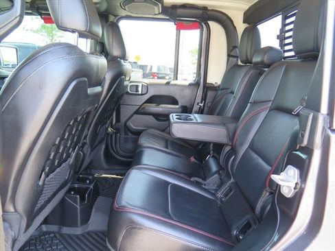 Used 2020 Jeep Gladiator Rubicon AWD/4WD image 16