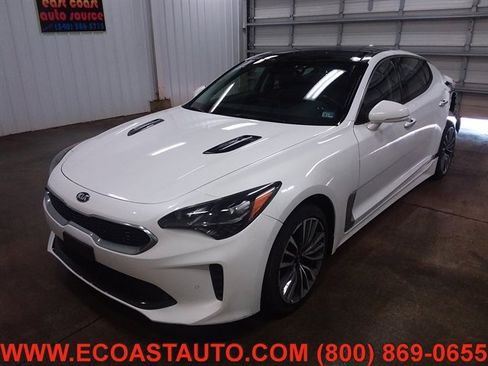 Used 2018 Kia Stinger Premium image 2