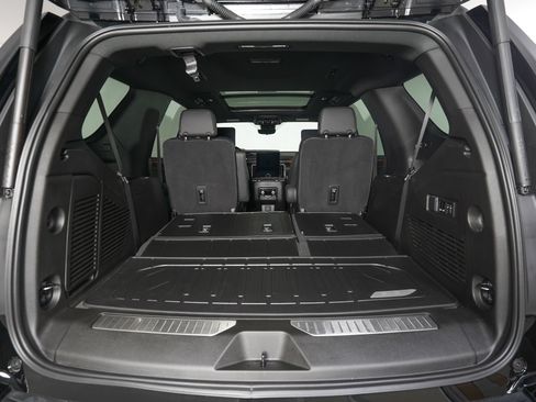 Used 2026 GMC Yukon Denali w/ Denali Reserve Package AWD/4WD image 13