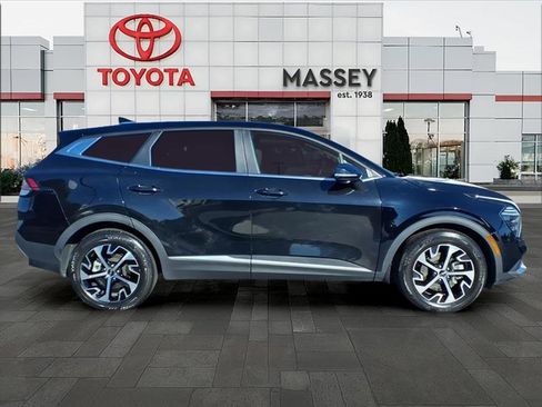 Used 2024 Kia Sportage EX image 2