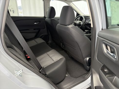 Used 2026 Nissan Rogue SV AWD/4WD image 11