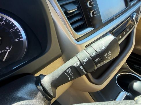Used 2016 Toyota Highlander XLE AWD/4WD image 33