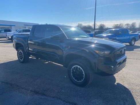 Used 2024 Toyota Tacoma TRD Off-Road AWD/4WD image 7