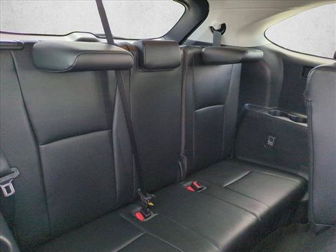 Used 2023 Toyota Highlander XLE FWD image 19
