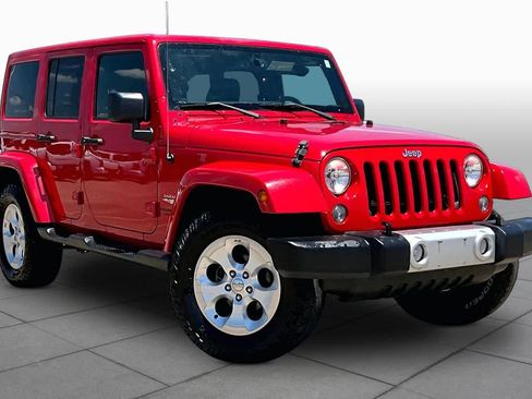 Used 2015 Jeep Wrangler Unlimited Sahara AWD/4WD image 3