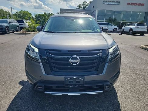 Used 2023 Nissan Pathfinder SL w/ Black Appearance Package AWD/4WD image 13