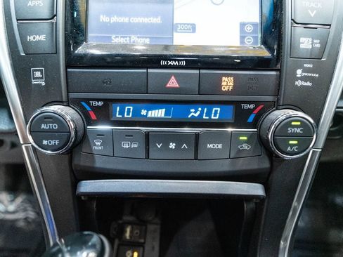 Used 2016 Toyota Camry XLE FWD image 27