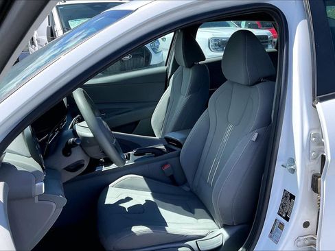 Used 2024 Hyundai Elantra SEL FWD image 11