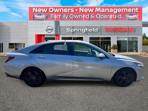 Used 2022 Hyundai Elantra SEL FWD image 4
