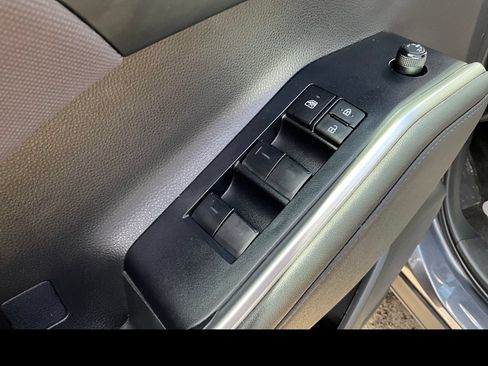Used 2023 Toyota Highlander L FWD image 25
