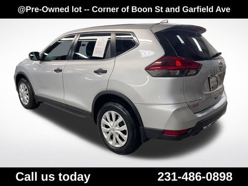 Used 2018 Nissan Rogue S AWD/4WD image 3