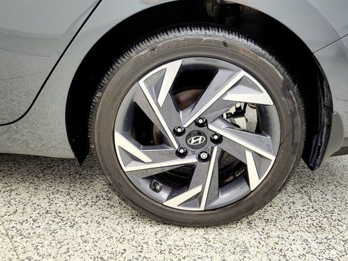 Used 2024 Hyundai Elantra Limited image 9