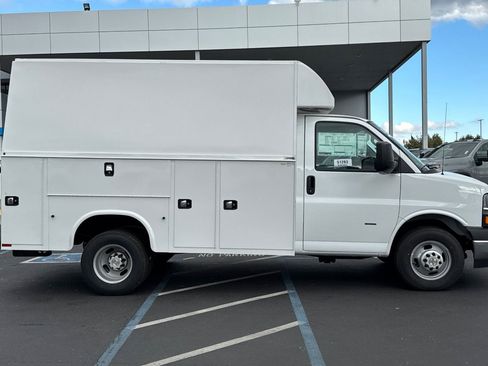 New 2024 Chevrolet Express 3500 w/ Power Convenience Package image 2