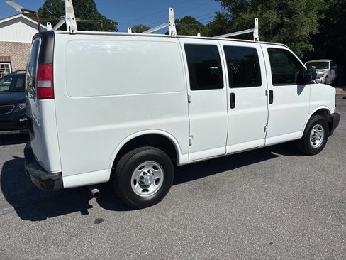 Used 2017 Chevrolet Express 2500 RWD image 9