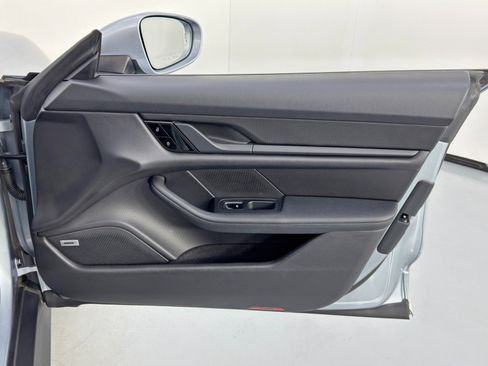 Used 2021 Porsche Taycan image 43