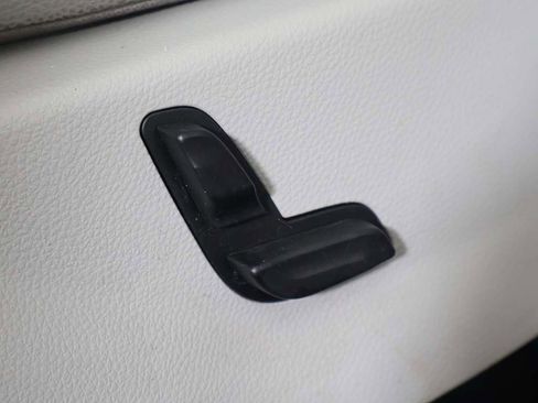 Used 2014 Mercedes-Benz GLK 350 4MATIC image 32