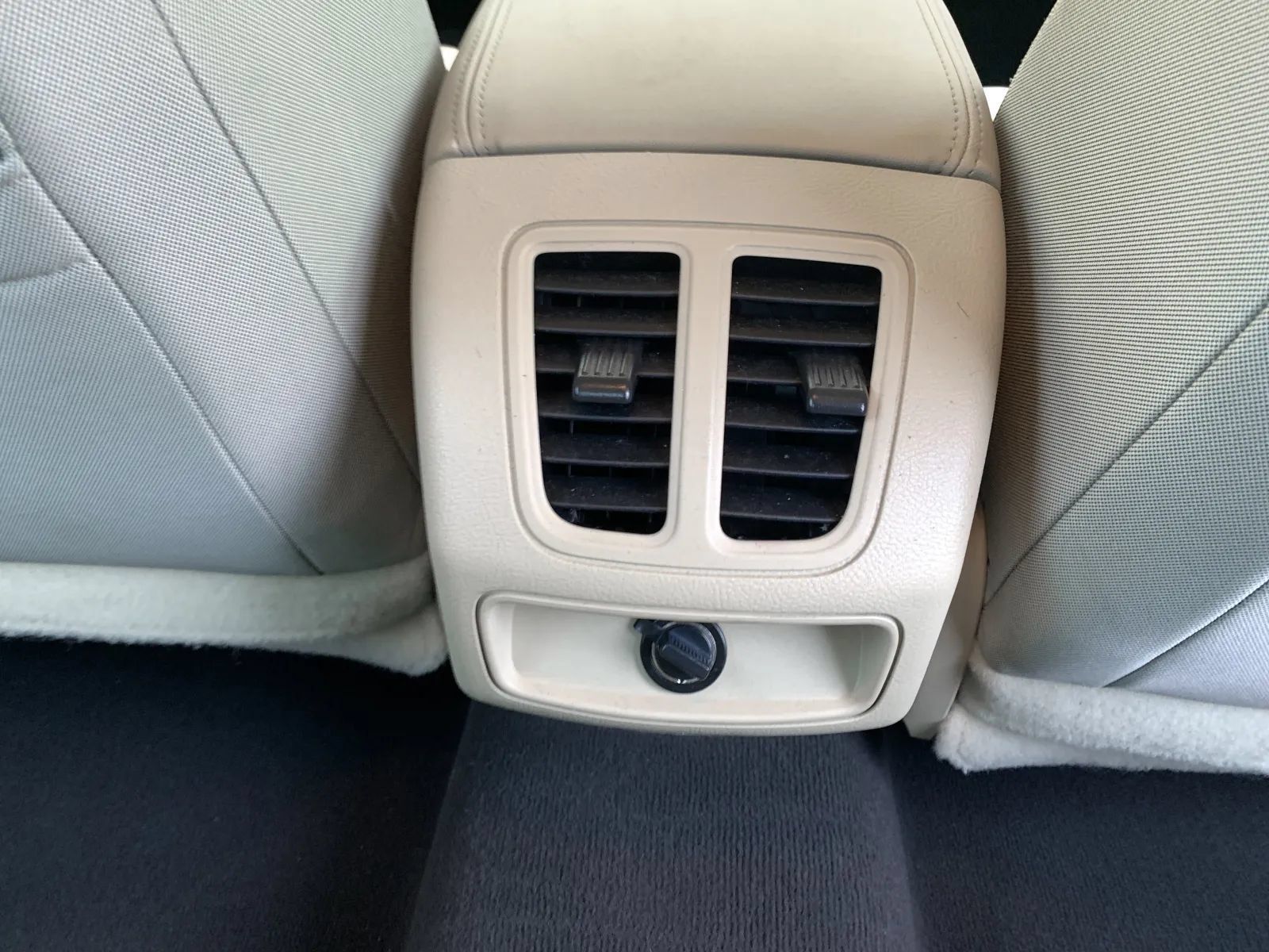 Used 2019 Ford Taurus SE FWD image 32