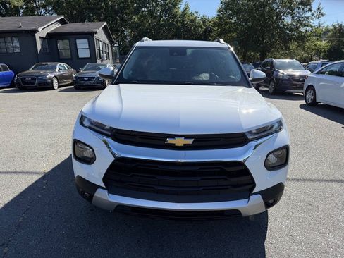 Used 2021 Chevrolet TrailBlazer LT w/ Premium Seating Package FWD image 3