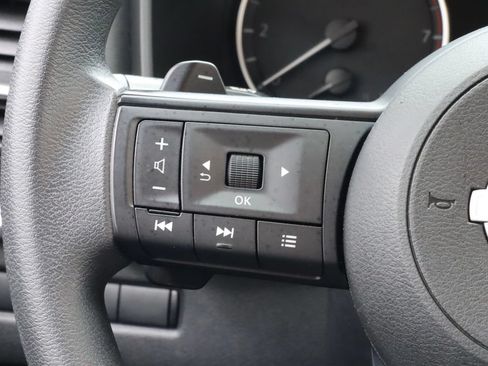 Used 2024 Nissan Rogue SV FWD image 19
