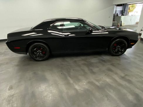Used 2012 Dodge Challenger SXT image 7