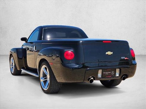 Used 2003 Chevrolet SSR w/ Preferred Equipment Group RWD image 7