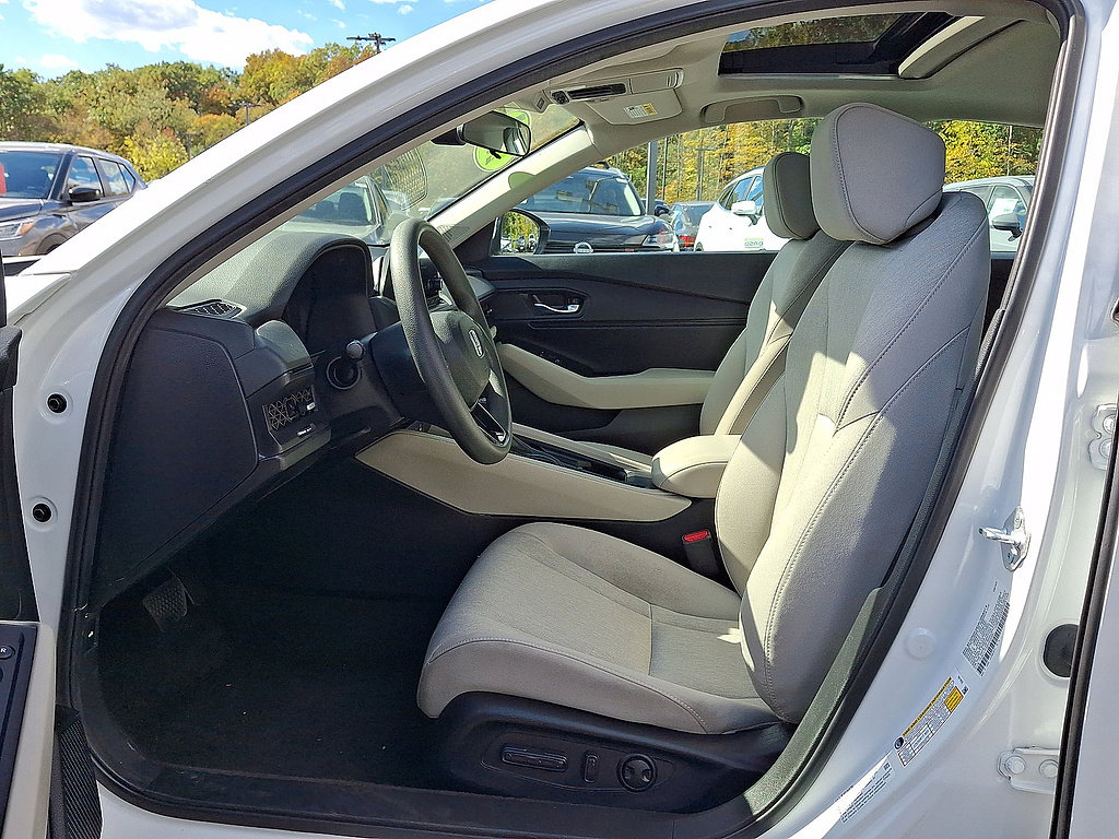 Used 2023 Honda Accord EX image 11