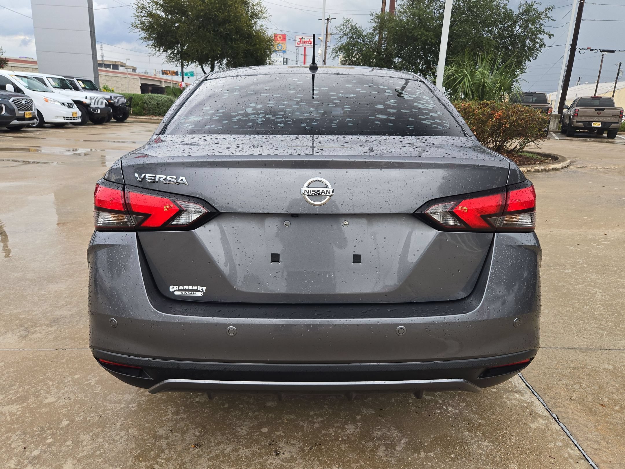 Used 2021 Nissan Versa S FWD image 4