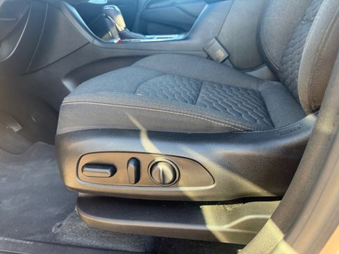 Used 2019 Chevrolet Equinox LT FWD image 10