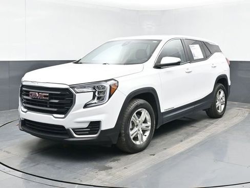 Used 2022 GMC Terrain SLE w/ LPO, Floor Liner Package image 7