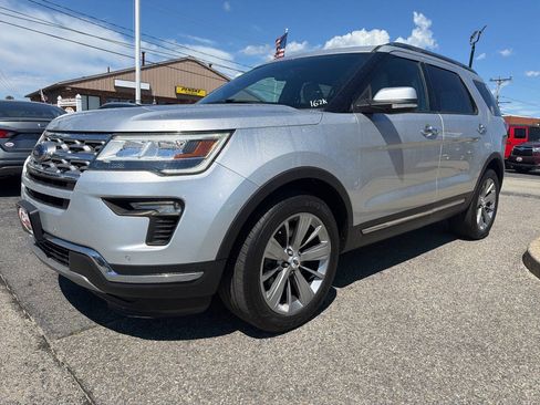 Used 2018 Ford Explorer Limited AWD/4WD image 3