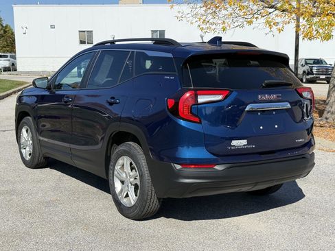 Used 2023 GMC Terrain SLE w/ Driver Convenience Package image 7