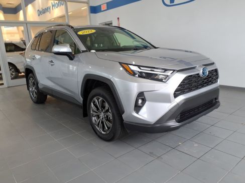 Used 2022 Toyota RAV4 XLE Premium image 1