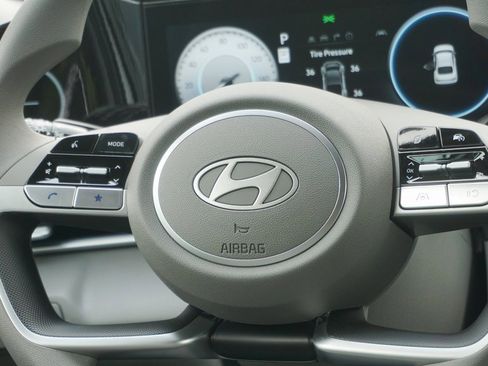 Used 2024 Hyundai Elantra SEL image 12