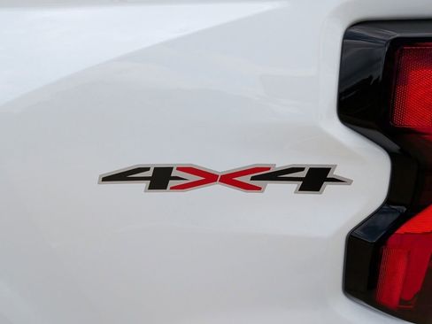 Used 2025 Chevrolet Colorado LT AWD/4WD image 43