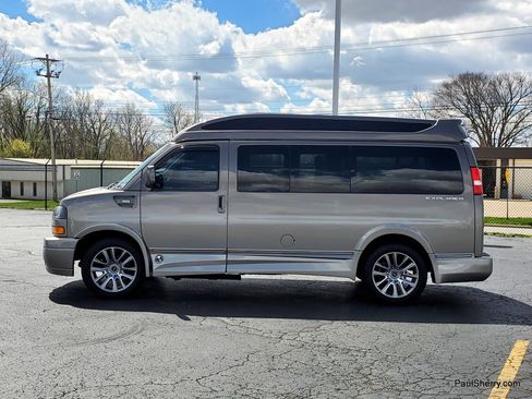 Used 2021 GMC Savana 2500 RWD image 22