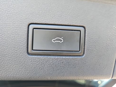 Used 2025 Volkswagen Atlas SE AWD/4WD image 9