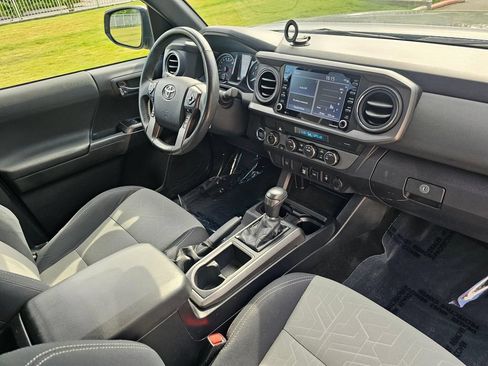 Used 2021 Toyota Tacoma TRD Off-Road AWD/4WD image 10