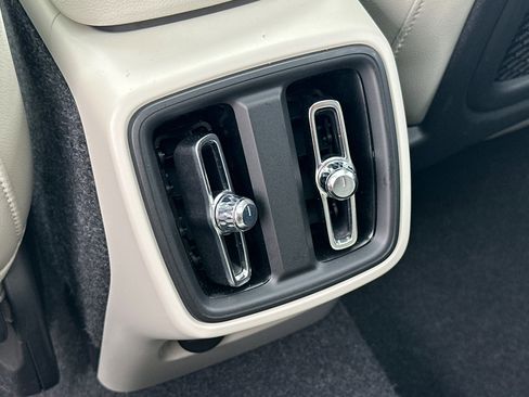 Used 2026 Volvo XC40 B5 Plus w/ Climate Package image 14