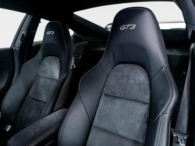 Used 2018 Porsche 911 GT3 w/ Sport Chrono Package RWD image 3